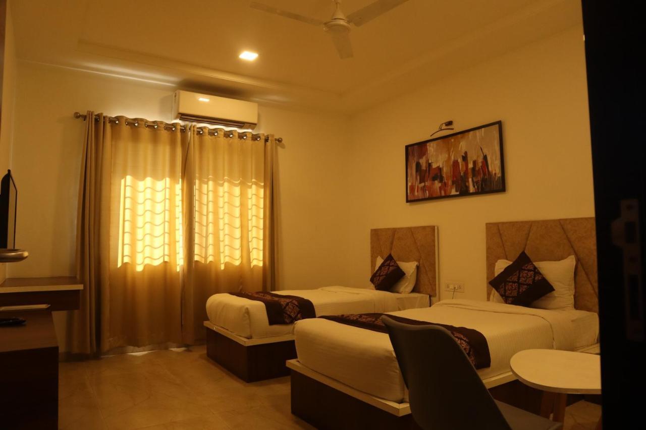 Hotel Grand Ecotel, Aurangabad Екстериор снимка